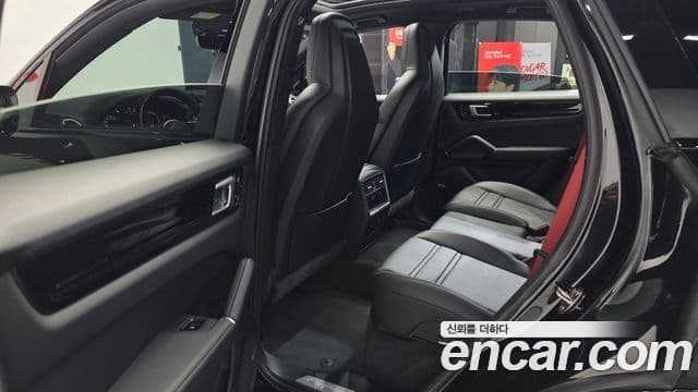 Porsche Cayenne 2019 — Photo 32/32