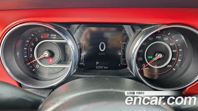 Jeep Wrangler 2021 — Фото 8/20