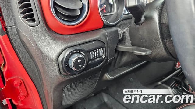 Jeep Wrangler 2021 — Фото 16/20