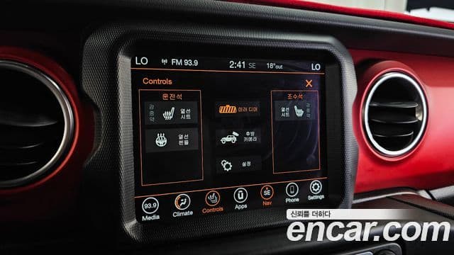 Jeep Wrangler 2021 — Фото 18/20