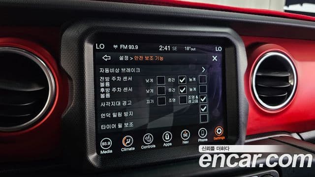 Jeep Wrangler 2021 — Фото 19/20