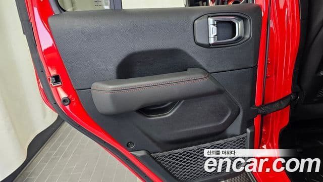 Jeep Wrangler 2021 — Photo 27/29