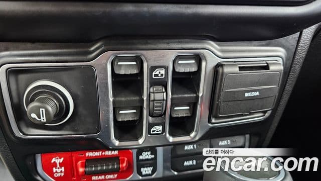 Jeep Wrangler 2021 — Photo 13/29