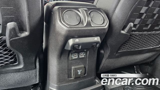 Jeep Wrangler 2021 — Photo 25/29