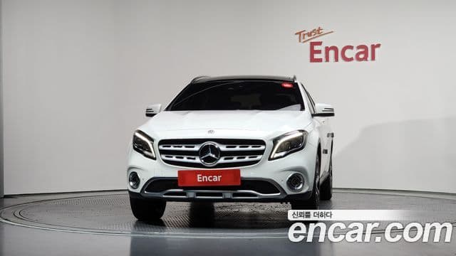 Mercedes-Benz GLA-Class 2018 — Photo 8/32