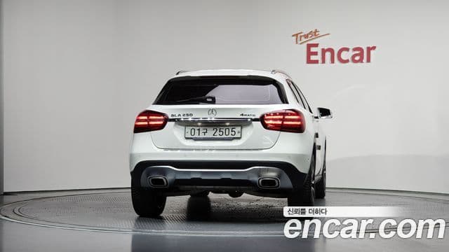 Mercedes-Benz GLA-Class 2018 — Photo 30/32
