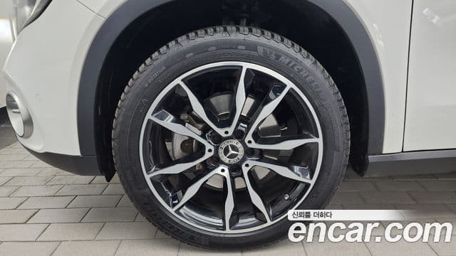Mercedes-Benz GLA-Class 2018 — Photo 22/32