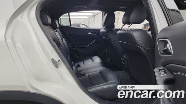 Mercedes-Benz GLA-Class 2018 — Photo 5/32