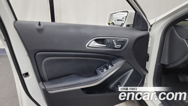 Mercedes-Benz GLA-Class 2018 — Photo 4/32