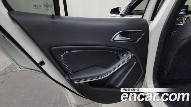 Mercedes-Benz GLA-Class 2018 — Photo 15/32