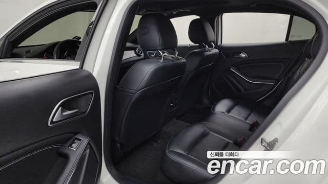 Mercedes-Benz GLA-Class 2018 — Photo 31/32