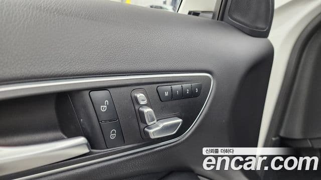 Mercedes-Benz GLA-Class 2018 — Photo 11/32
