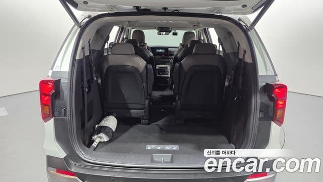 Kia Carnival 2023 — Şəkil 16/20