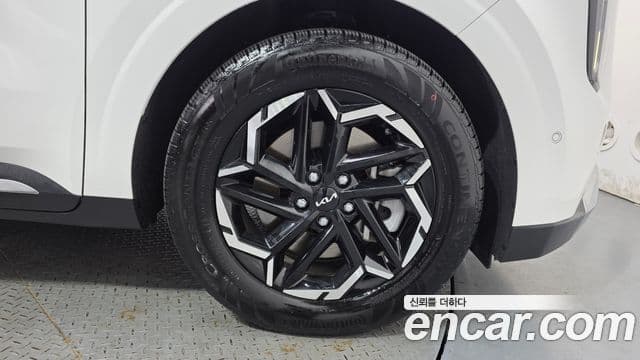 Kia Carnival 2023 — Photo 24/32
