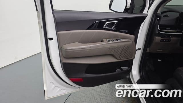 Kia Carnival 2023 — Photo 25/32