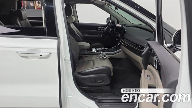 Kia Carnival 2023 — Photo 18/32