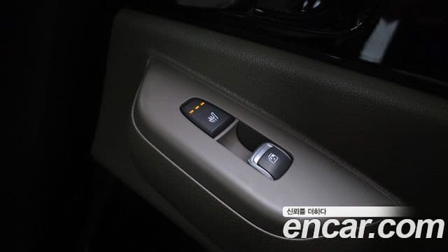 Kia Carnival 2023 — Photo 16/32