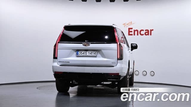 Cadillac Escalade 2023 — ფოტო 4/20