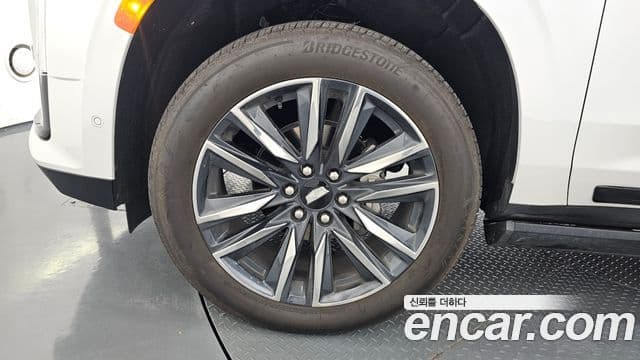 Cadillac Escalade 2023 — ფოტო 5/20