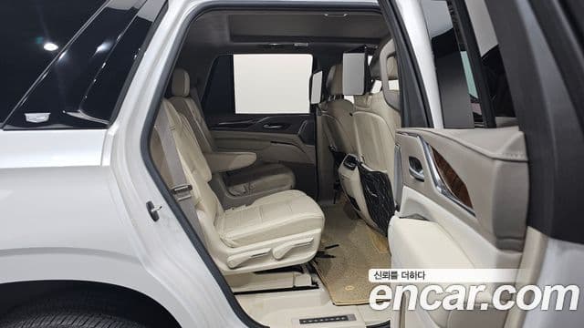 Cadillac Escalade 2023 — ფოტო 11/20
