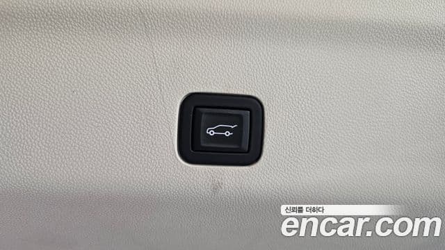 Cadillac Escalade 2023 — ფოტო 17/20
