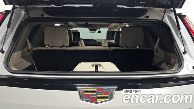 Cadillac Escalade 2023 — ფოტო 18/20