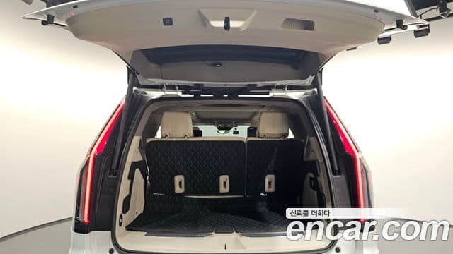 Cadillac Escalade 2023 — ფოტო 19/20