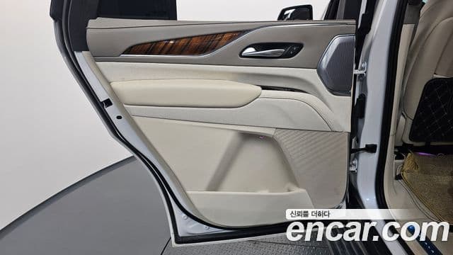 Cadillac Escalade 2023 — Photo 38/39