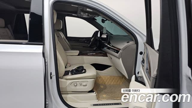 Cadillac Escalade 2023 — Photo 34/39