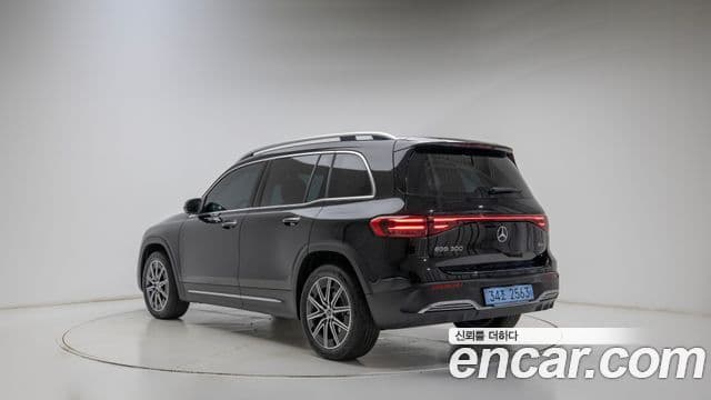 Mercedes-Benz EQB 2025 — ფოტო 9/19