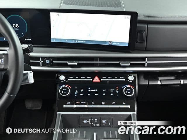 Hyundai Santa Fe 2023 — Şəkil 13/20