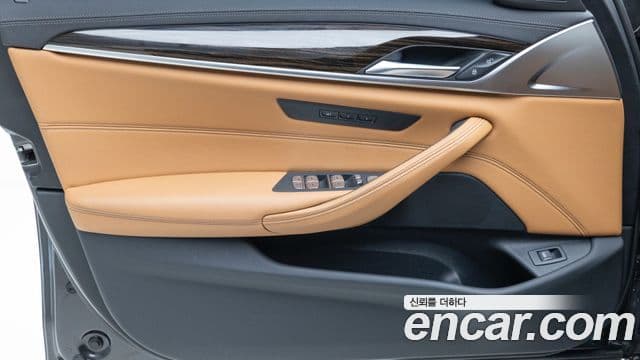 BMW 5 Series 2023 — Şəkil 18/20