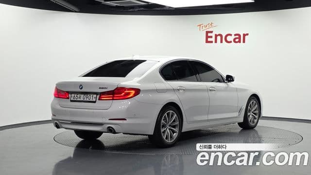 BMW 5 Series 2019 — Photo 8/20