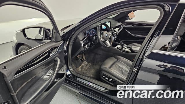 BMW 5 Series 2019 — Şəkil 10/20
