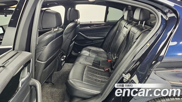 BMW 5 Series 2019 — Şəkil 12/20