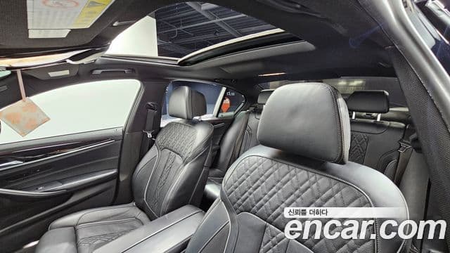 BMW 5 Series 2019 — Şəkil 18/20