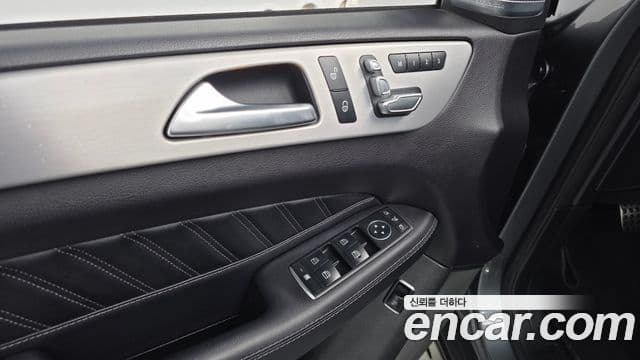 Mercedes-Benz GLE-Class 2018 — ფოტო 14/20