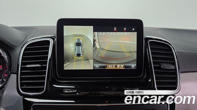 Mercedes-Benz GLE-Class 2018 — ფოტო 16/20
