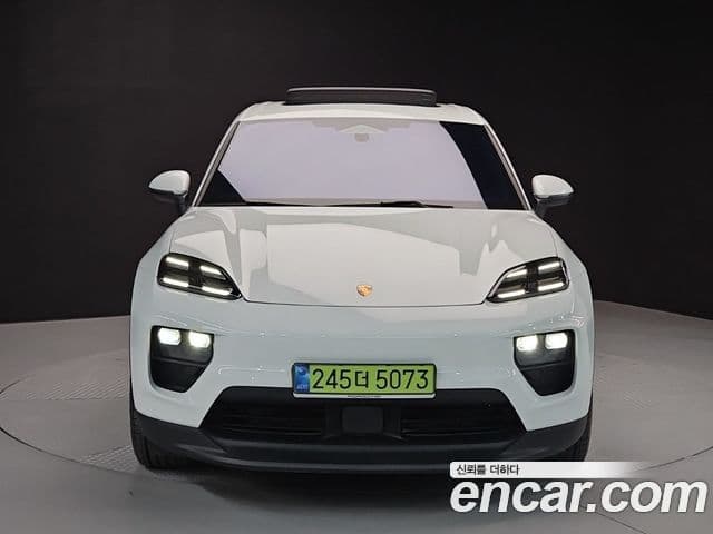 Porsche Macan EV 2025 — ფოტო 1/20