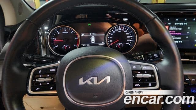Kia Carnival 2023 — Фото 13/20