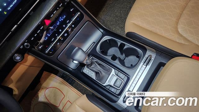 Kia Carnival 2023 — Фото 17/20