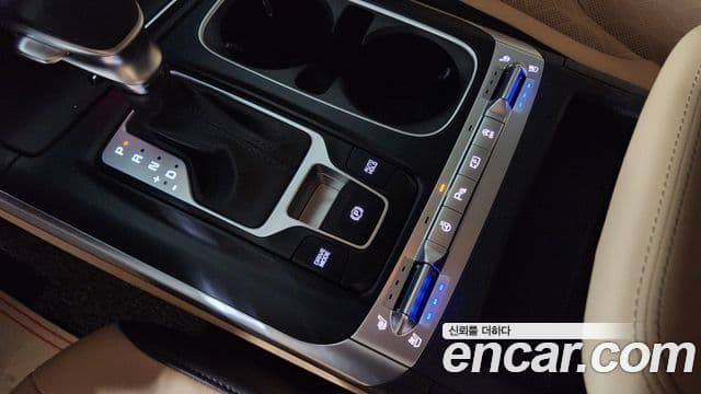 Kia Carnival 2023 — Фото 18/20