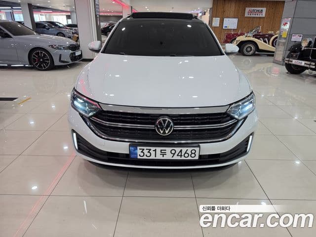 Volkswagen Jetta 2022 — ფოტო 2/19