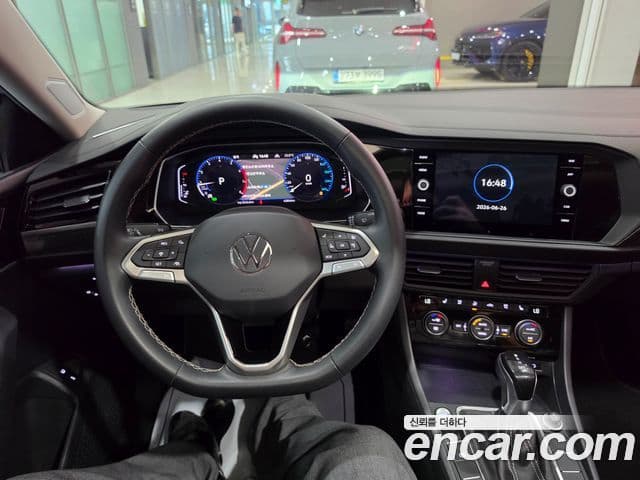 Volkswagen Jetta 2022 — ფოტო 17/19