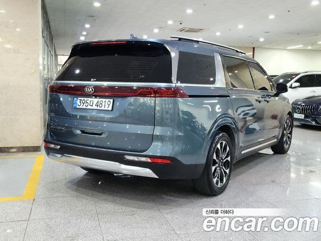 Kia Carnival 2021 — ფოტო 3/20
