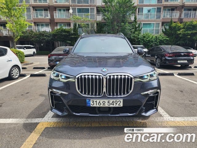 BMW X7 2021 — Photo 2/20