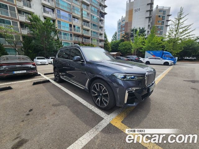 BMW X7 2021 — Photo 18/20