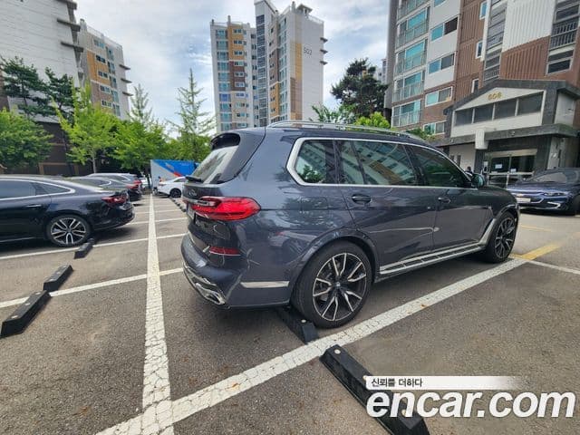 BMW X7 2021 — Photo 16/20