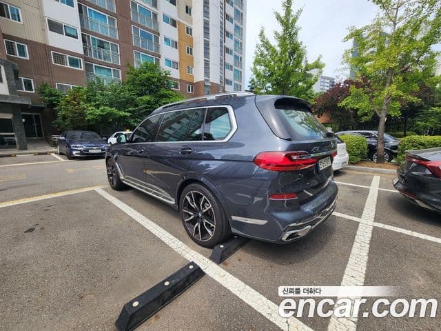 BMW X7 2021 — Photo 12/20