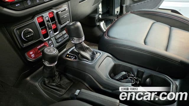 Jeep Wrangler 2025 — Şəkil 13/20